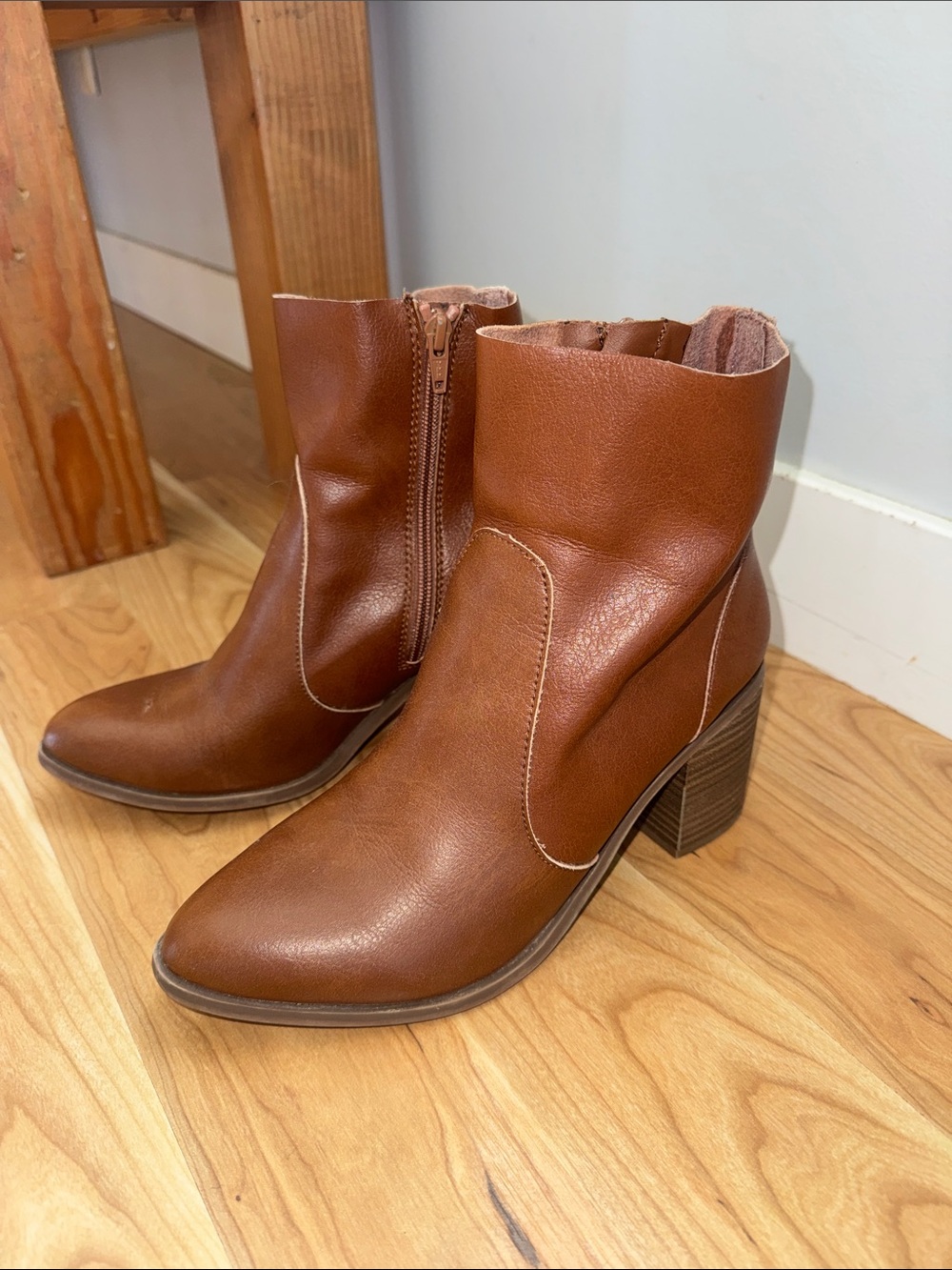 Universal Thread Women's Cognac Brown Leather Block Heel Ankle Boots